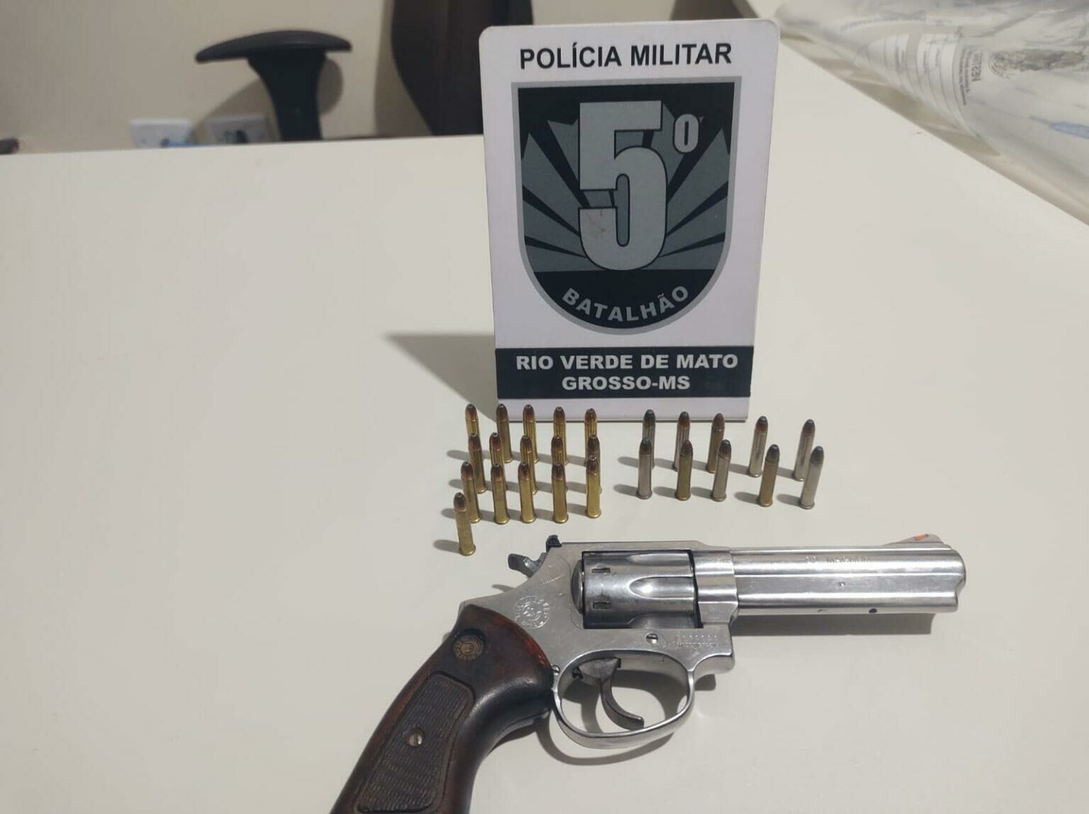 Imagem de compartilhamento para o artigo Motorista que trafegava na contramão é preso por posse de arma de fogo em Rio Verde  da MS Todo dia